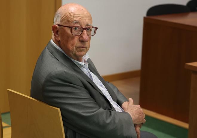Las acusaciones en el juicio a Julio de España: Los tactos rectales fueron un paripé para dar rienda suelta a sus instintos libidinosos