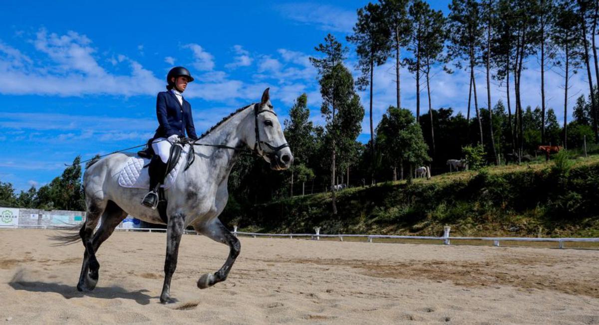 La sincronía entre amazona y caballo fue espectacular. | I. Abella