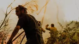 Desactivada la situación 2 tras un peligroso incendio forestal en O Riós que amenazó Fumaces