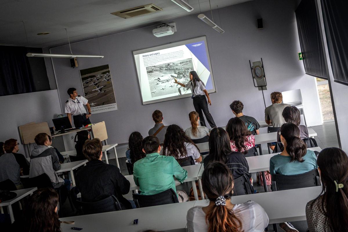 Un aula de la Barcelona Aviation Academy, en el Aeroclub de Sabadell