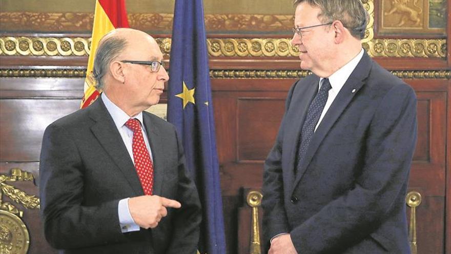 Montoro amenaza con intervenir el Consell y este replica que ya lo está