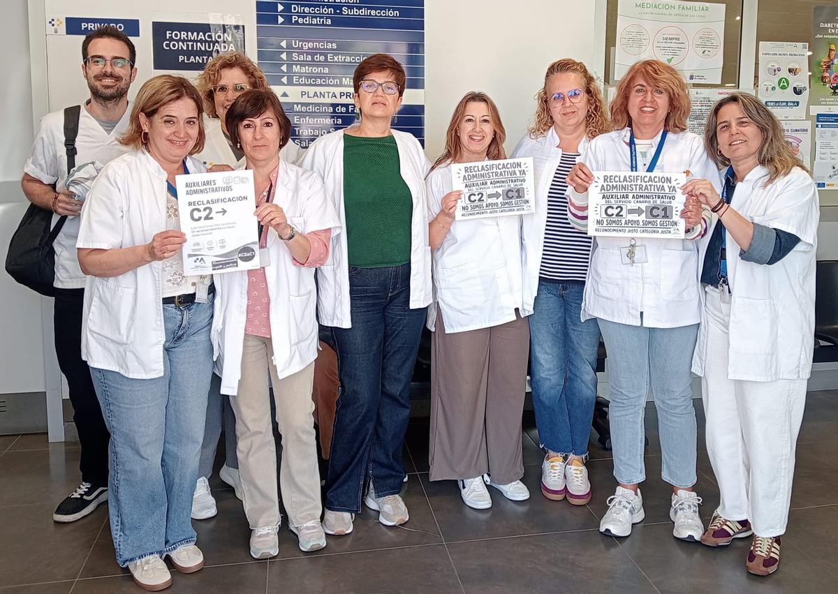 Los Auxiliares Administrativos del Servicio Canario de Salud exigen su reclasificación inmediata al Grupo C1
