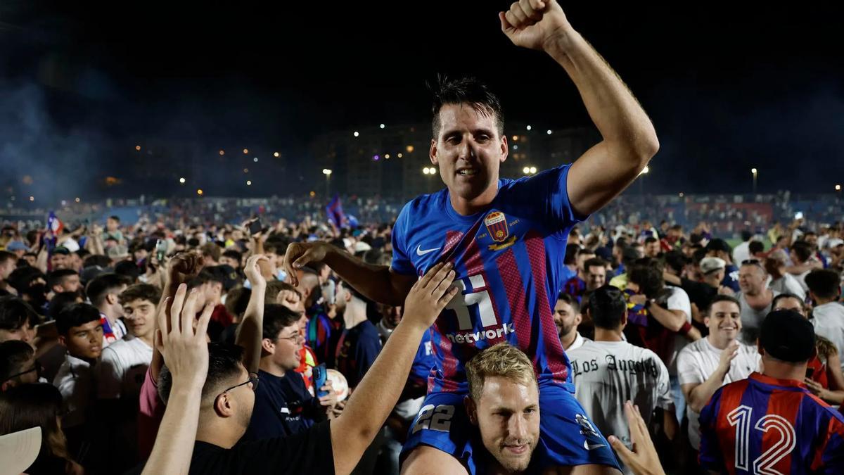 El Eldense celebra su ascenso a Segunda División