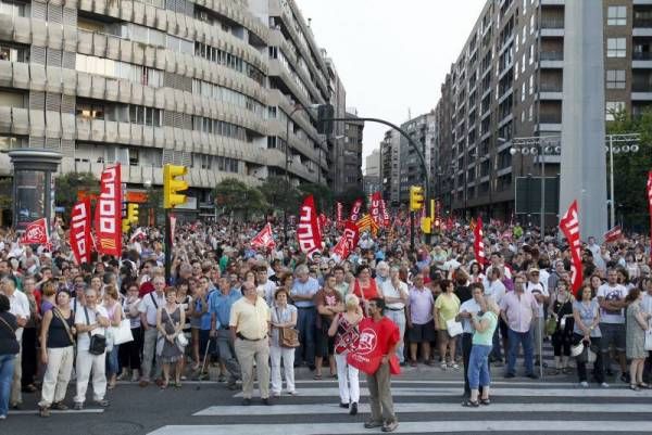 Miles de personas se manifiestan en Zaragoza