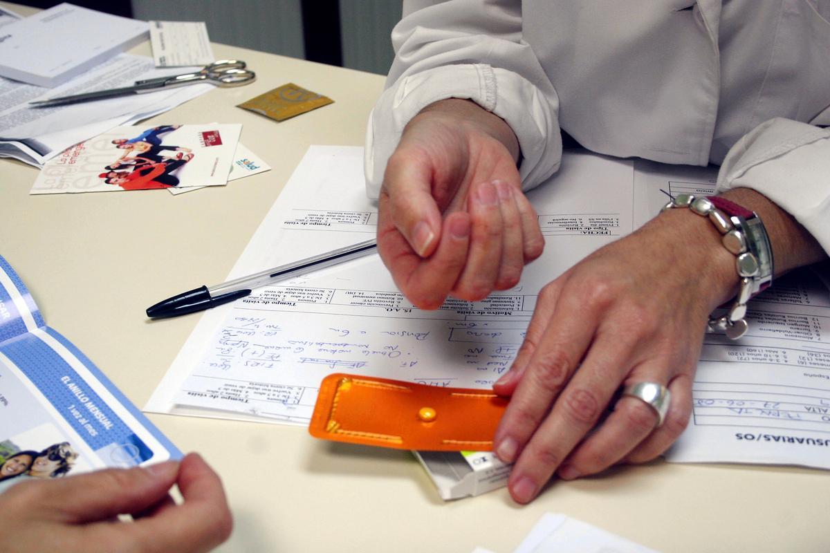 La llamada 'píldora del día después' que se dispensa en farmacias si receta es un método anticonceptivo de emergencia.