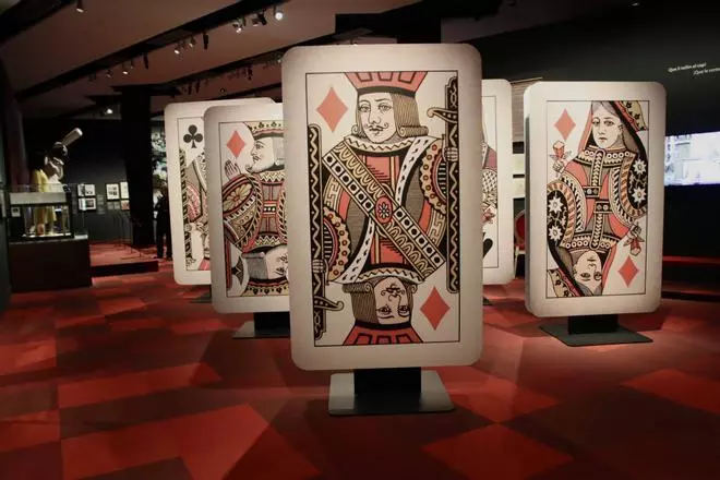 "Los mundos de Alicia. Soñar el país de las maravillas" llega a CaixaForum València.