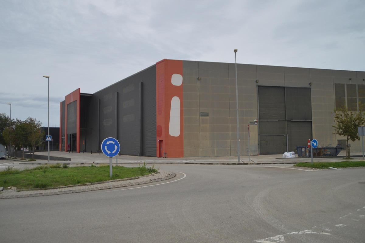 La nau que MediaMarkt està habilitant per a la seva nova botiga de Figueres