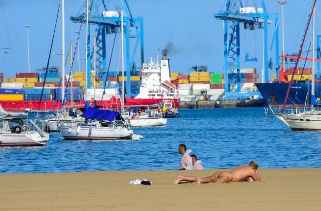 Las Alcaravaneras cerrada al baño por un ...