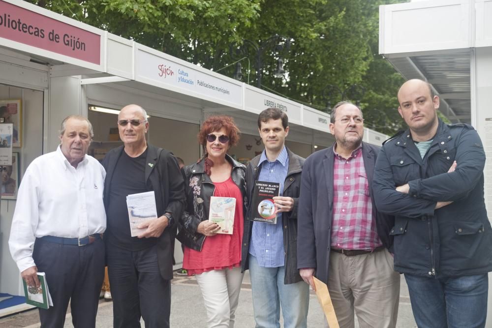 Público asistente a la Feria del Libro