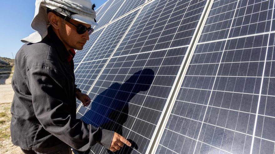 La Generalitat tumba el proyecto de planta fotovoltaica de Ador