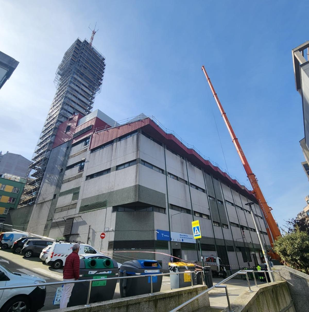 Obras en la torre de Telefónica