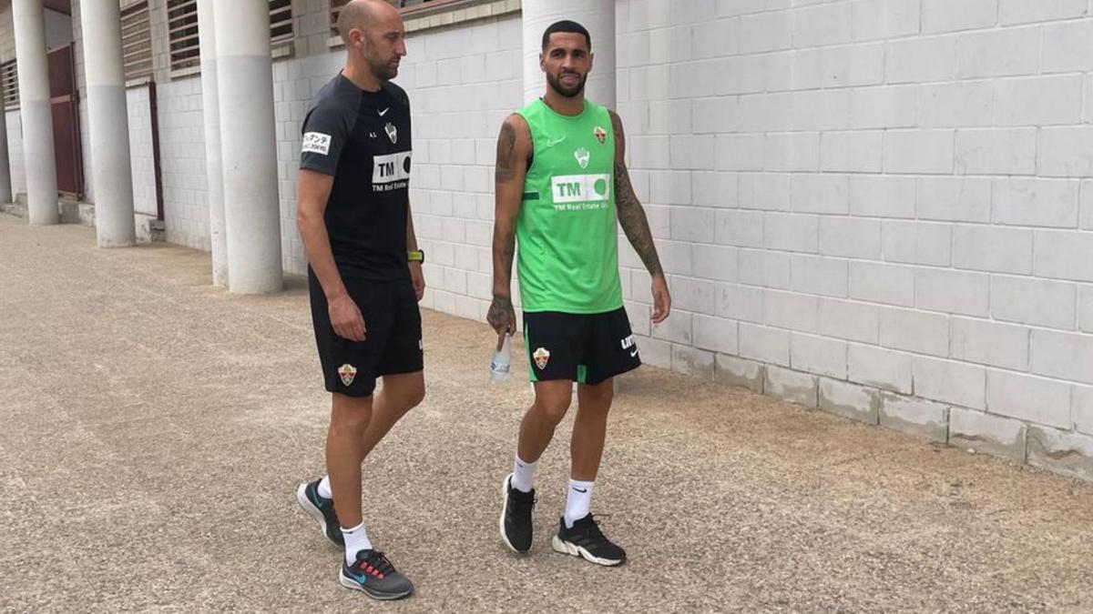 Omar Mascarell junto al readaptador Aitor Soler. | ANTONIO AMORÓS