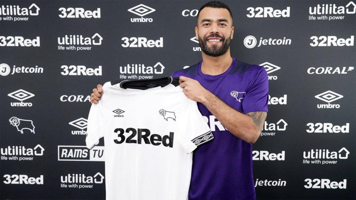 Ashley Cole, con la camiseta del Derby County