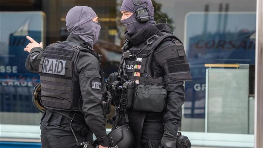 Arrestados el padre y el hermano del hombre abatido en Orly