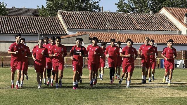 Dos momentos de los entrenamientos del Zamora CF esta pasada semana.