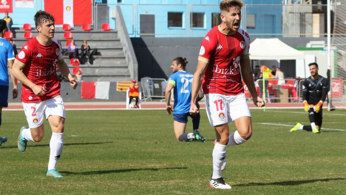 Jaime Barrero celebra su gol en la primera parte del partido.