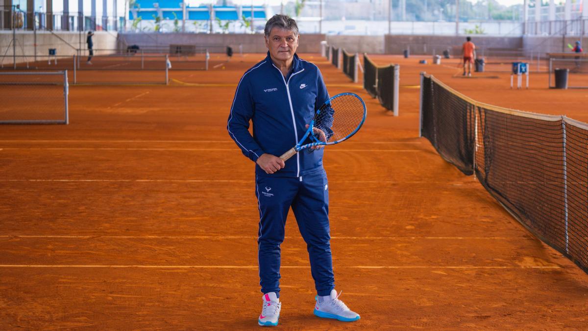 Toni Nadal, en las nuevas pistas de la Rafa Nadal Academy by Movistar