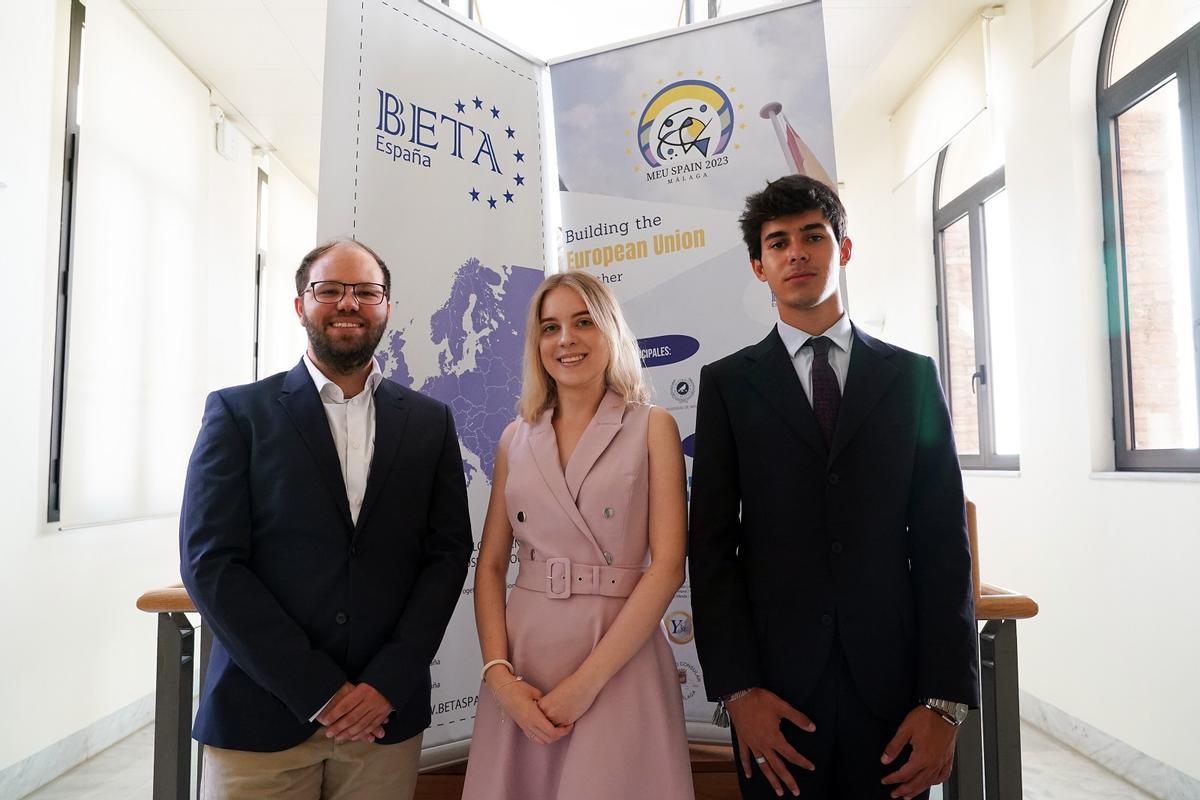 Tres de los participantes ayer, Seth Middlecoop (Estados Unidos) , Daria Rogala (Polonia),y Gerardo Sobrón (España)