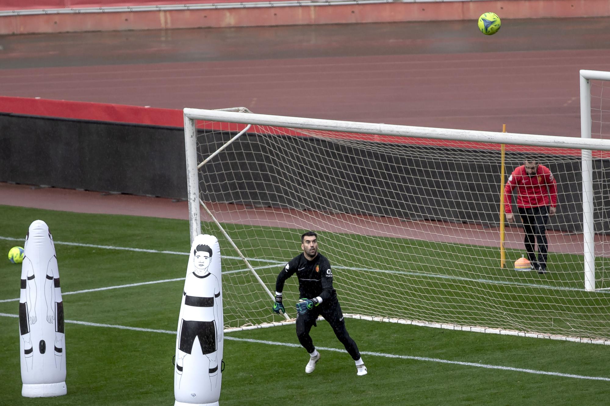 Medio millar de aficionados disfruta de la jornada de puertas abiertas del Real Mallorca