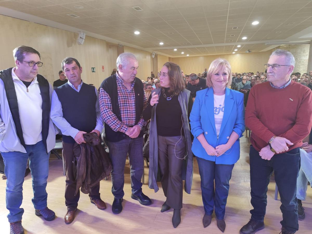 María González Corral y Leticia García, con los responsables provinciales de UCCL, Asaja, UPA y COAG.