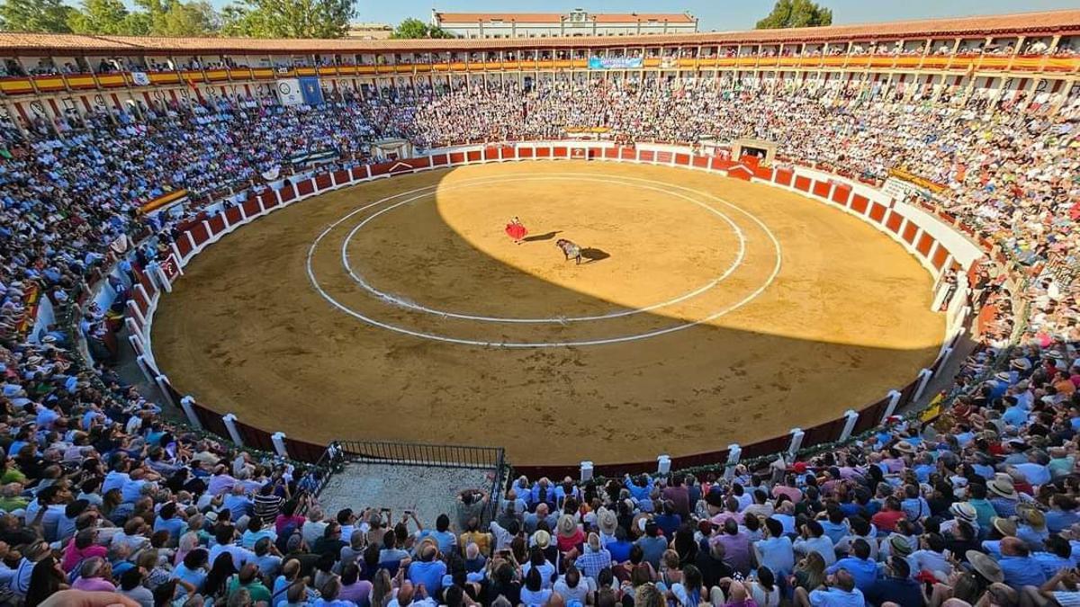 Archivo - Plaza de Toros de Cáceres.