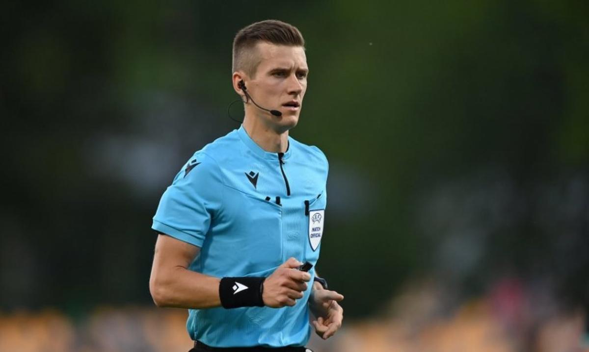 Manfredas Lukjančukas, árbitro FIFA desde 2017.