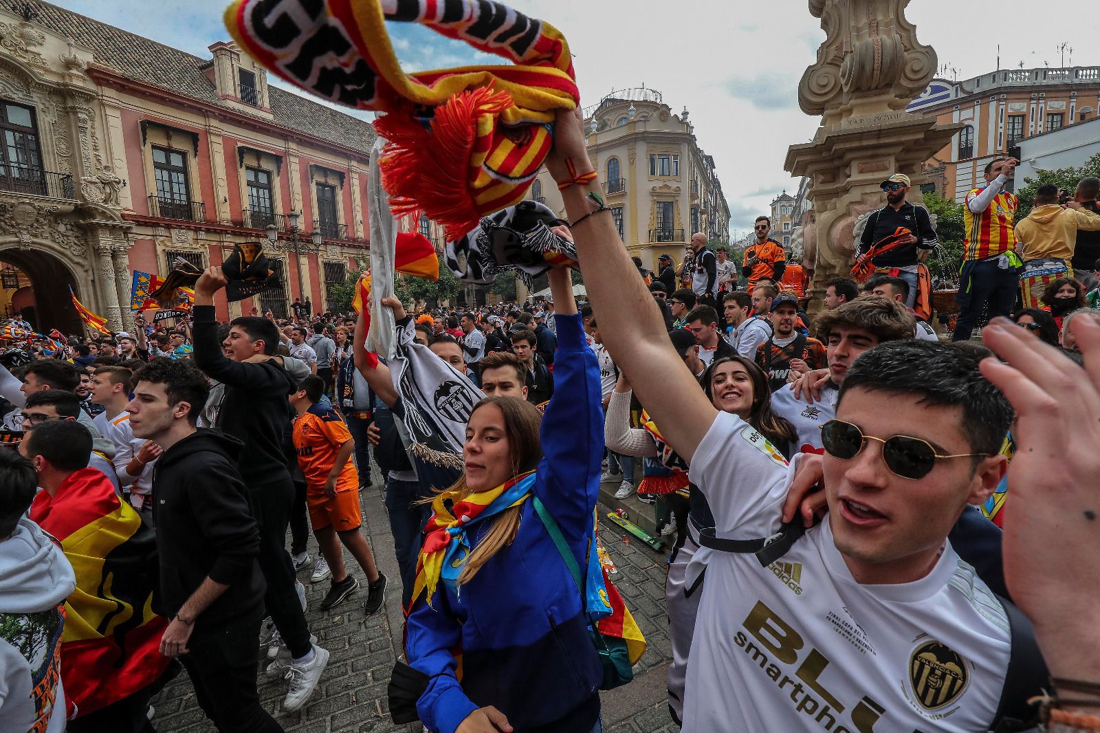 La afición valencianista toma Sevilla