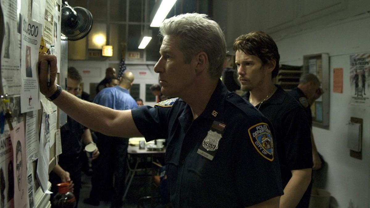 Richard Gere y Ethan Hawke, en la película 'Los amos de Brooklyn'.