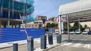 L'aparcament de l'estació d'autobusos de Manresa està amb les barreres aixecades