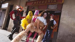 Espectáculo drag sobre Pokémon en el Freedonia, en una Ravalada.