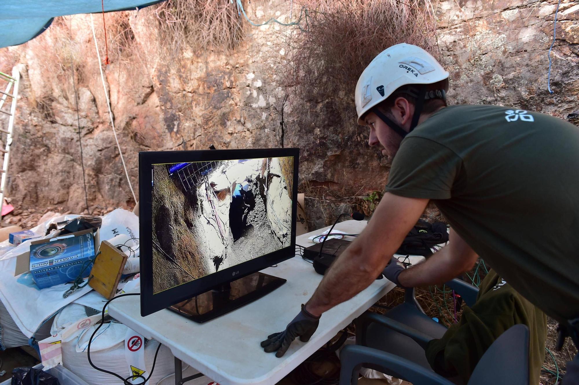 Fotogalería | Así se desarrollan los trabajos de exhumación en la mina La Paloma de Zarza la Mayor