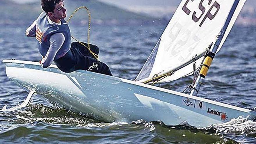 Jordi LladÃ³, regateando en el Campeonato de EspaÃ±a.