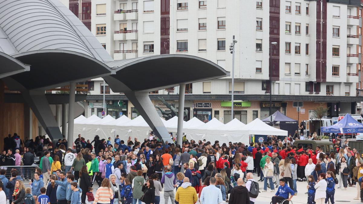 Deportistas en el Palacio de los Deportes.