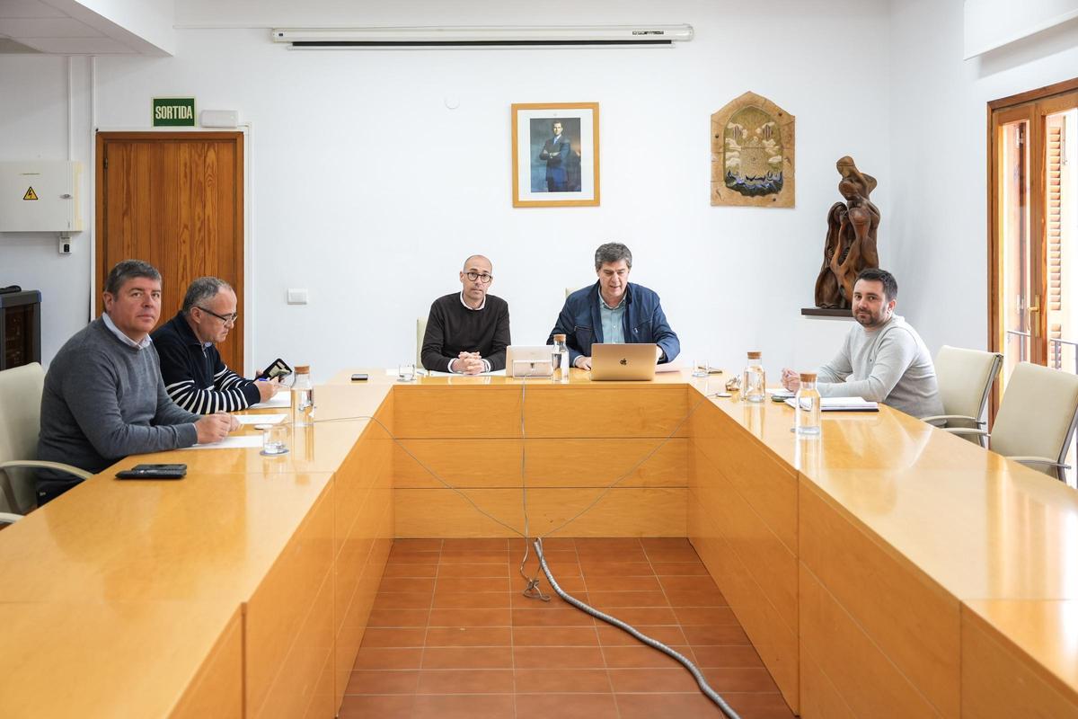 En la reunión mantenida en Formentera también ha participado el conseller de Patrimoni, Javi Serra