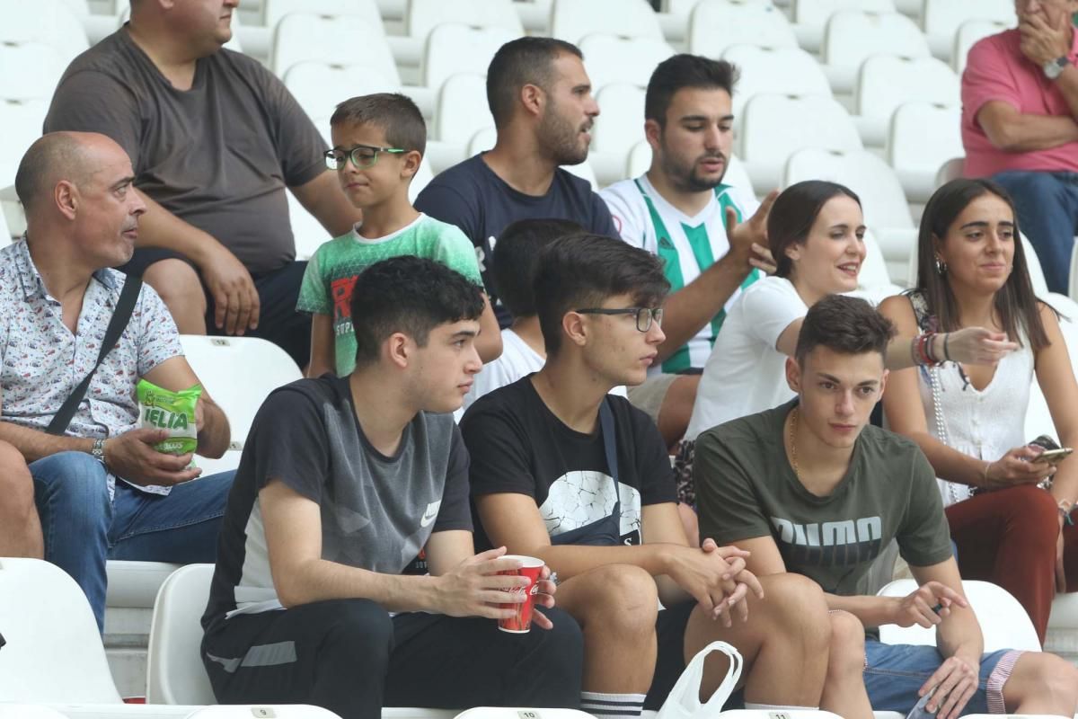 Los aficionados del Córdoba CF en el Arcángel