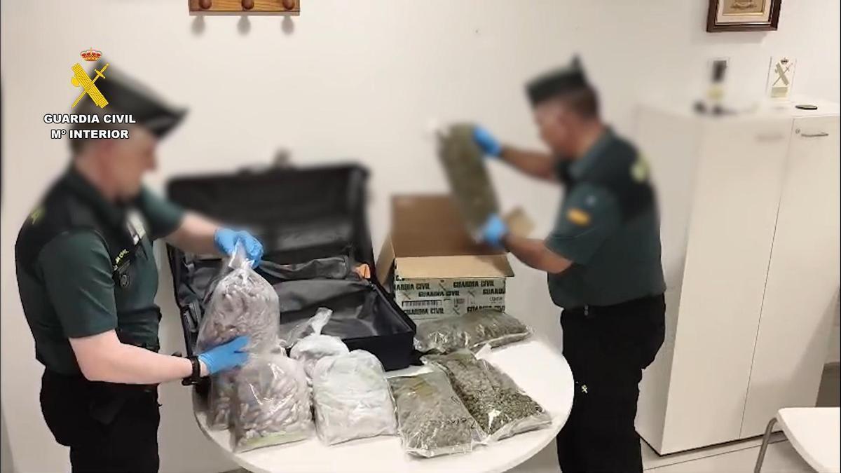 Equipaje del detenido en Corvera por llevar 15 kilos de droga