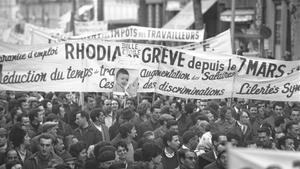 Obreros de Rhodia se manifiestan contra los despidos, en 1967.