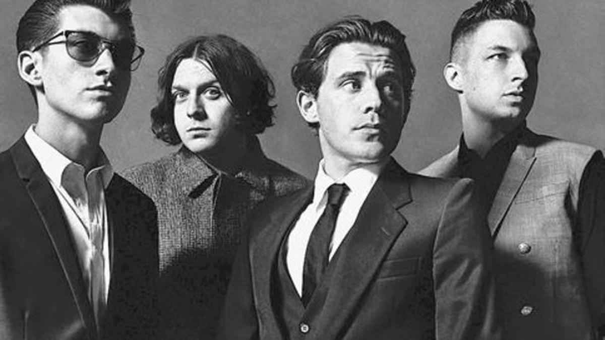 Arctic Monkeys, con Jamie Cook tercero por la izquierda, en una imagen promocional de su nuevo disco.