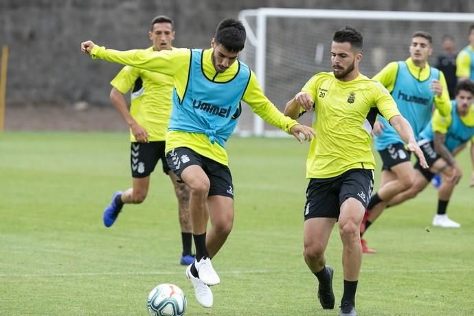 12.11.19. Las Palmas de Gran Canaria.Fútbol segunda división temporada 2019/20. Entrenamiento de la UD Las Palmas en la Ciudad Deportiva Barranco Seco. Foto: Quique Curbelo  | 12/11/2019 | Fotógrafo: Quique Curbelo