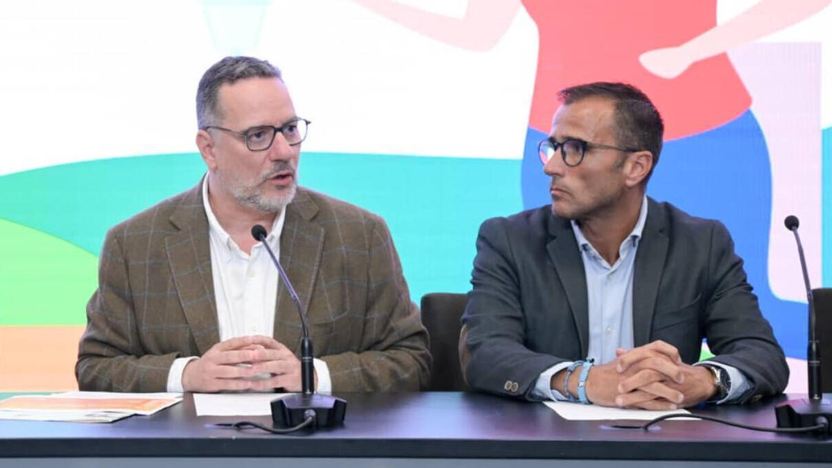 Poli Suárez y Ángel Sabroso en un acto de la Consejería.