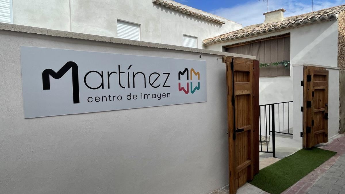 La primera peluquería de Zarra en cuatro años: Raúl Martínez deja Valencia  para emprender en su pueblo de origen
