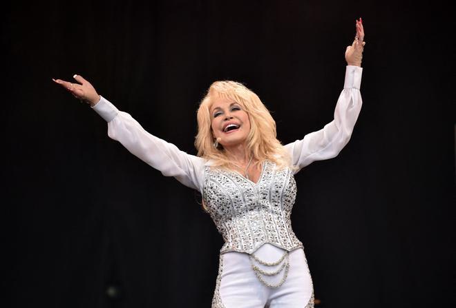 Muere Dolly Parton a los 80 años, leyenda de la música country