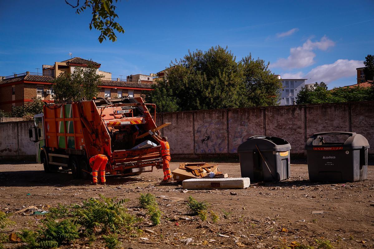 El Ayuntamiento de Córdoba adecenta cinco campamentos rumanos