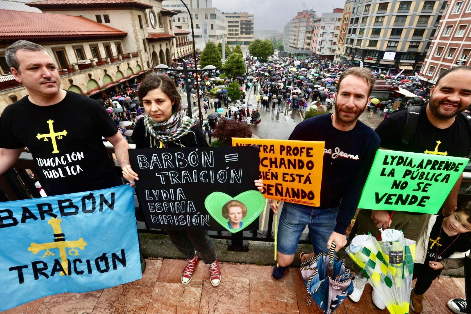 EN IMÁGENES: Así fue la gran manifestación de profesores por la enseñanza pública asturiana