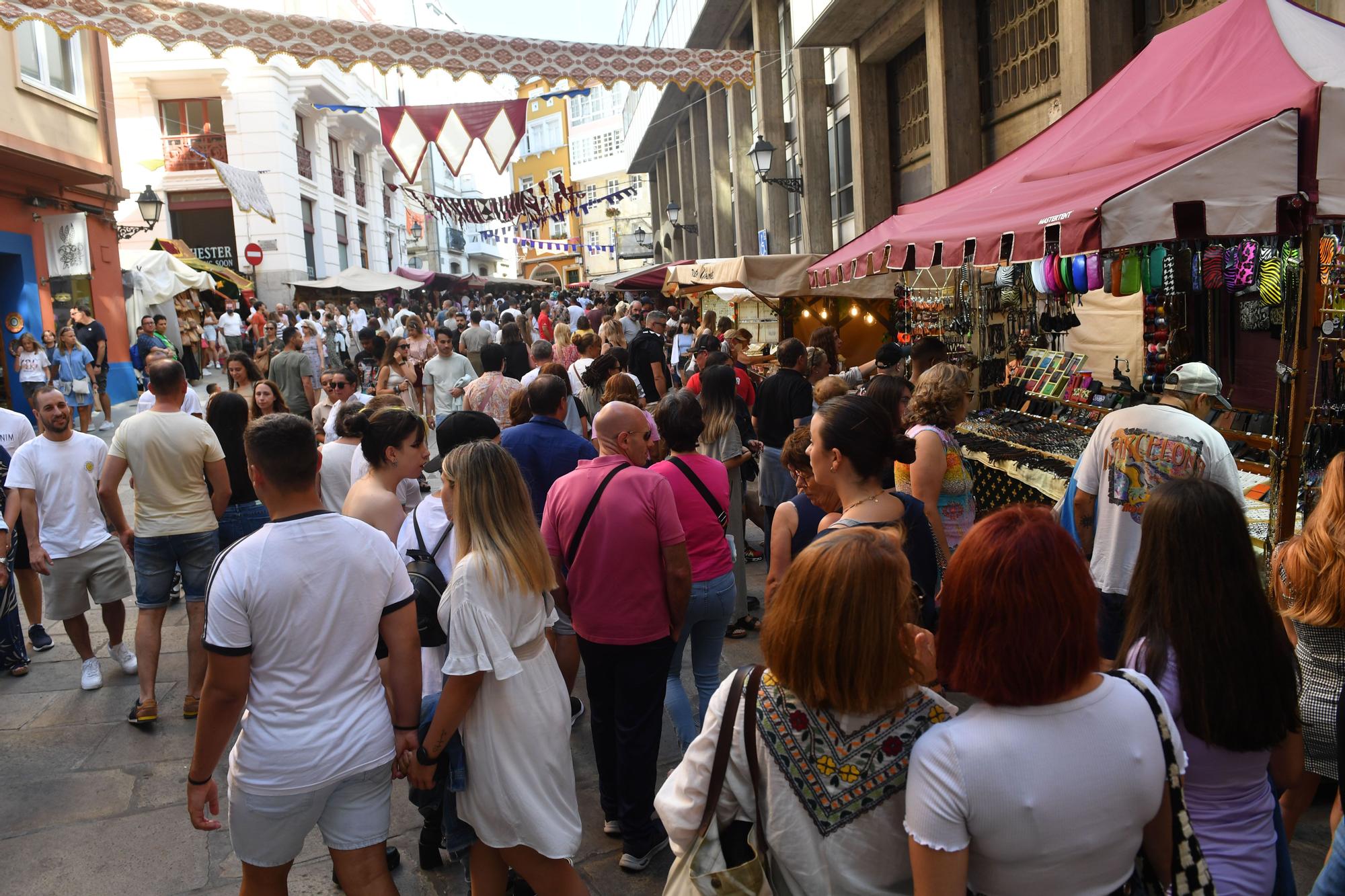 La Feira das Marabillas se despide de la Ciudad Vieja tras retomar la tradición medieval