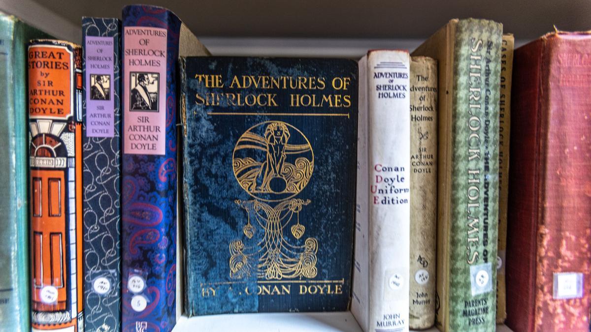 Una edición de coleccionista de una novela de Sherlock Holmes, parte del archivo Proubasta