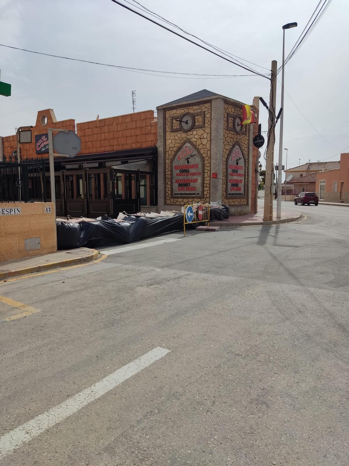 Ubicación de sacos terreros antes de las lluvias de esta semnana en las calles del Mojón