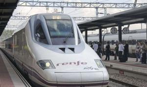 La llegada a la estación de León del primer AVE con salida desde Madrid, en septiembre de 2015.