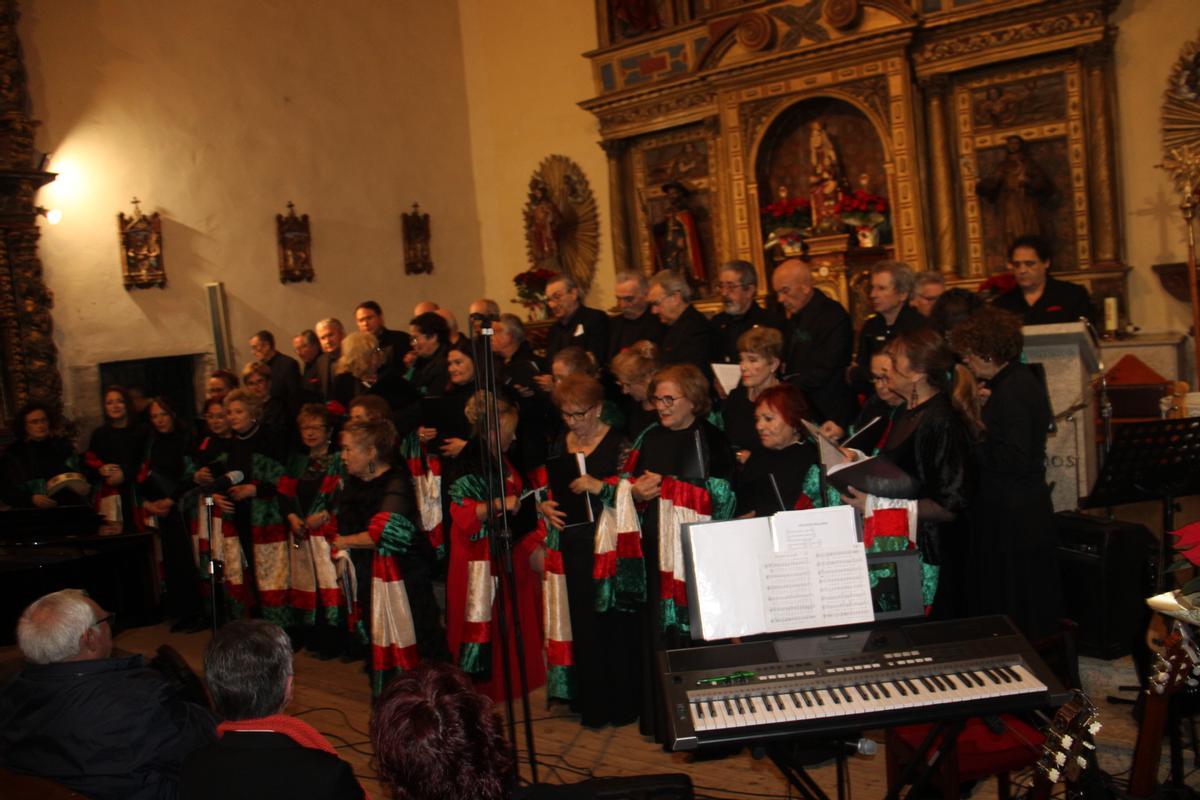 La X edición del concierto de Villancicos llenó de música y público la iglesia de la Asunción en Mombuey