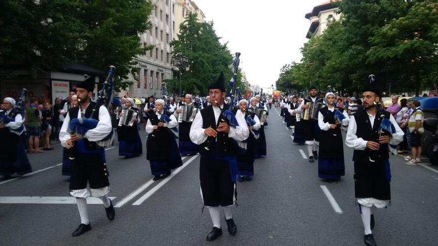 Desfile de gaitas Ciudad de Oviedo, en Santander